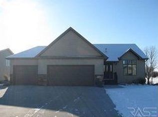 509 Par Tee Dr, Hartford, SD 57033