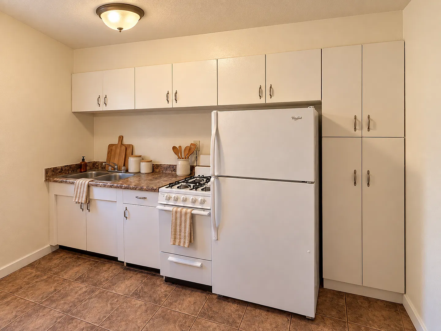 Uptown West Apartments - 3140 Raleigh Ave — Photo 3