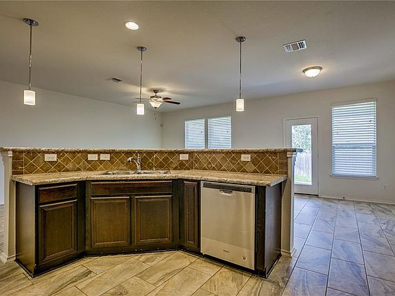 4th image of 14720 Lake Victor Dr
