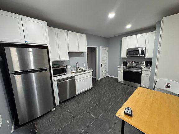 5th image of 474 E Gates St #474