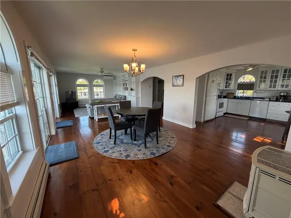 67 Lawrence Ct, Tiverton, RI 02878