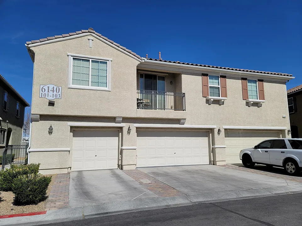 6140 Pine Villa Ave #103