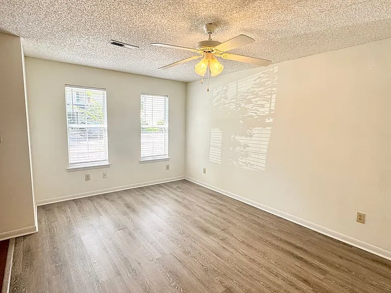 1100 Pine St #B — Photo 13