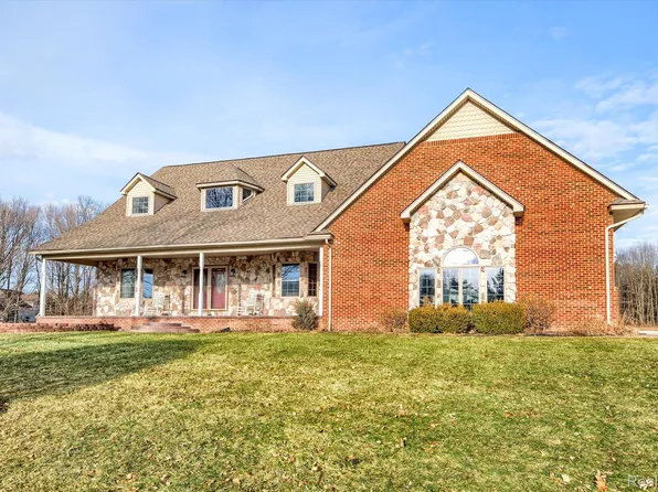 845 Oak Tree Ln, Lapeer, MI 48446