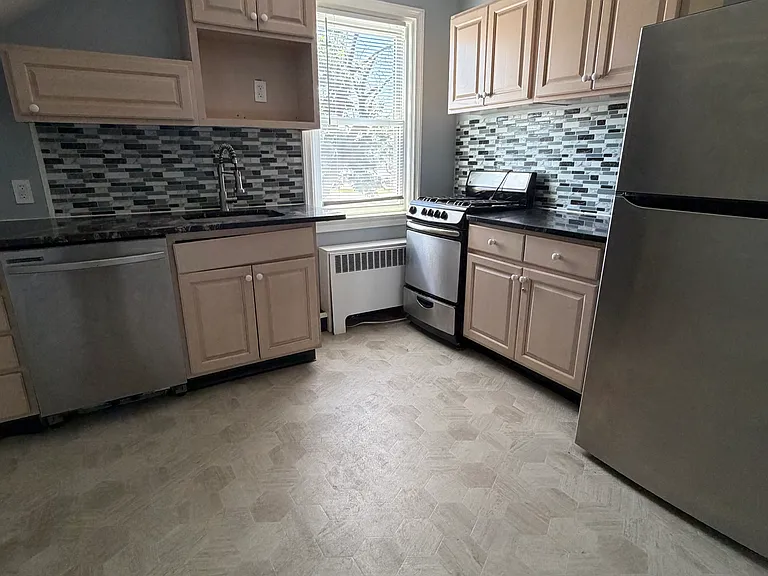 413 Marsh Rd #2 — Photo 3