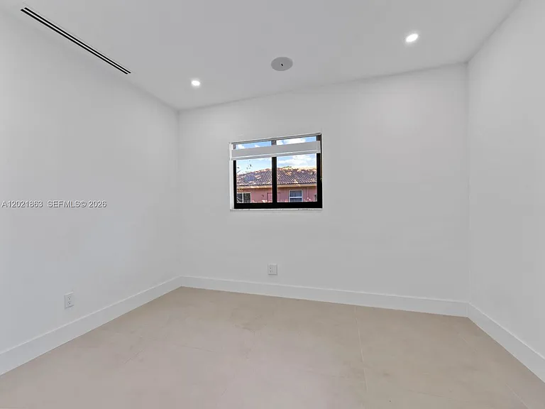 2537 NW 116th Ter — Photo 36