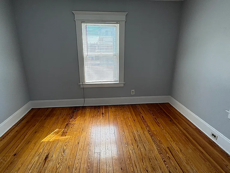 225 Whiting Ln — Photo 5