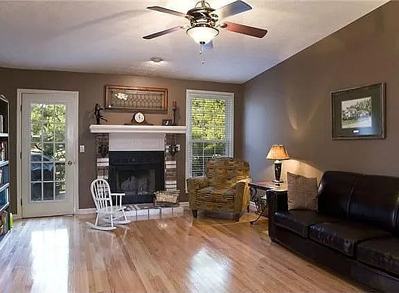 3rd image of 5376 Village Way