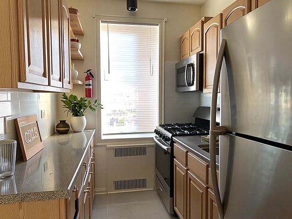 3rd image of 140-30 Ash Ave APT 6E