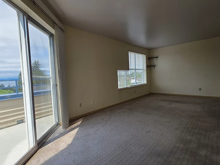 6960 California Ave SW — Photo 5