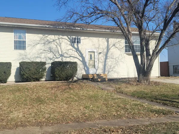 305 9th St E #E, Milan, IL 61264