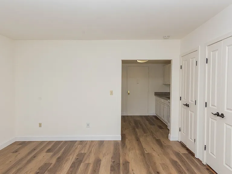 Lakewood Apartments — Photo 10