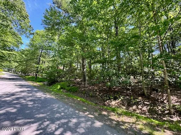 Butternut Ln, Greentown, PA 18426