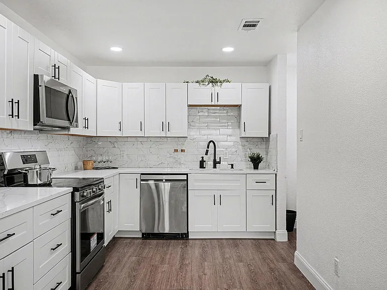 716 E Pecan St #722 — Photo 9