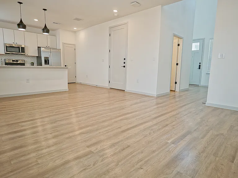1008 Barbarosa Rd — Photo 3