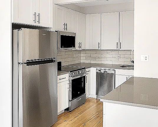 4th image of 904 President St #11