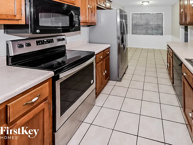 7066 Scepter Dr — Photo 6