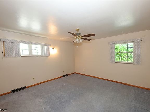 5th image of 136 Marie Ave