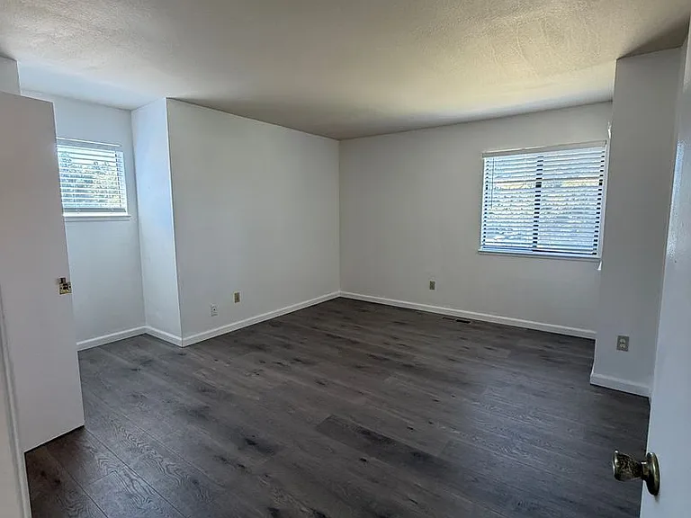 1930 Manor Pl — Photo 19