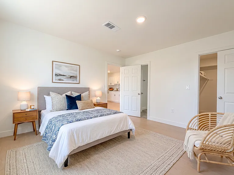 2026 Luxury 4 & 6 Bedroom Units — Photo 12