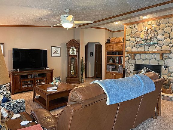 Great room w/gas fireplace