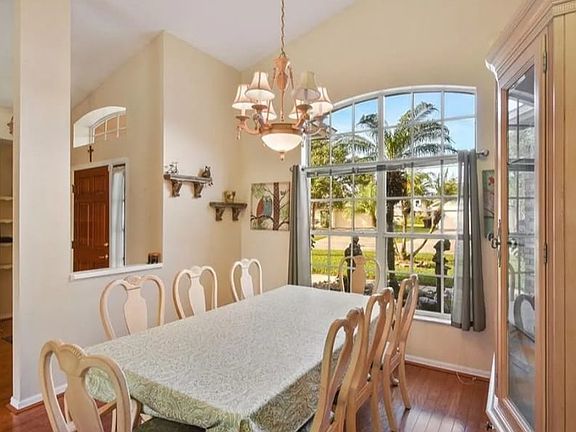 2nd image of 207 Old Mill Cir
