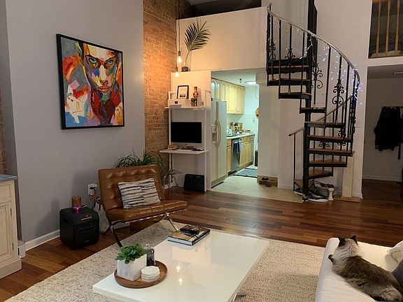 4th image of 7 W 82nd St APT 4