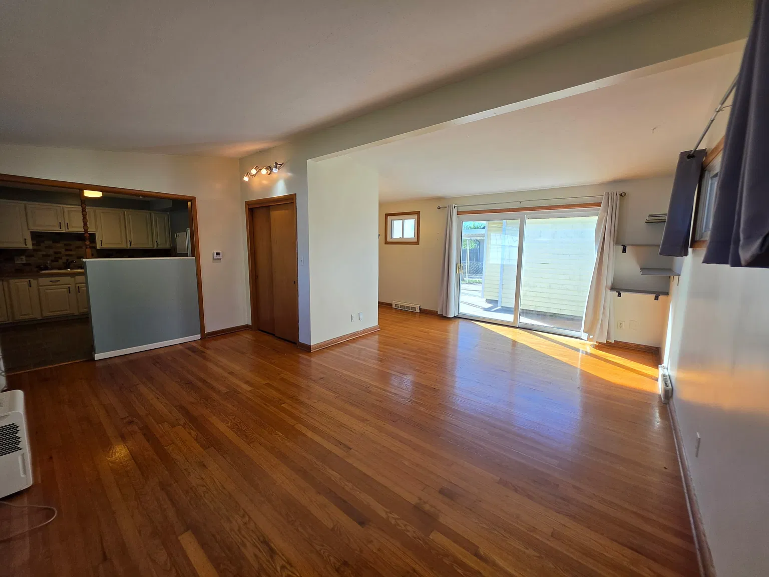 3 bed, 1.5 bath, 1200 sqft, $1,495 — Photo 4