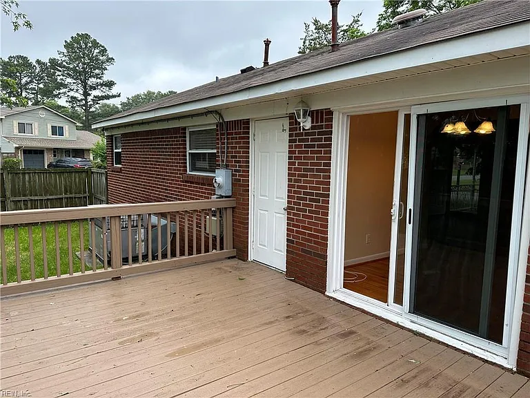 940 Redwood Cir — Photo 35