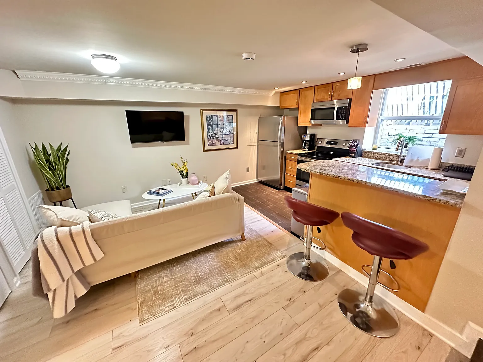 1 bed, 900 sqft, $2,400 — Photo 4