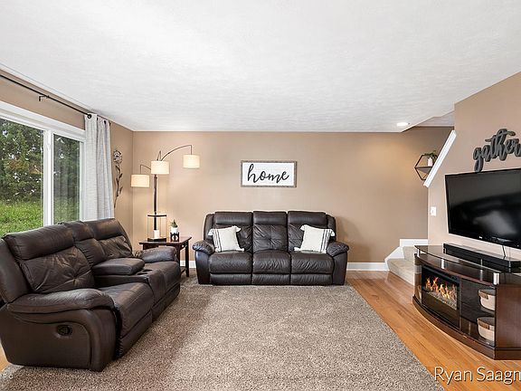 5th image of 7939 Brewer Woods Ct SE