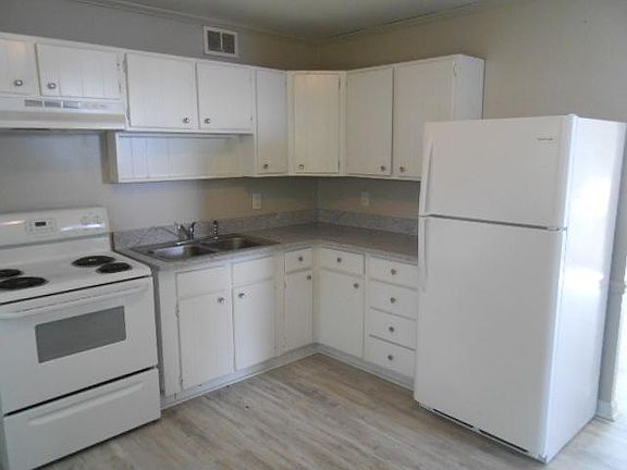 4th image of 3124 Laverne Dr
