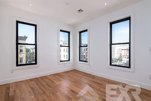 Rented by EXR | media 1