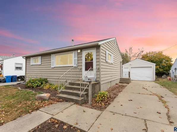 1413 W Thompson Dr, Sioux Falls, SD 57105