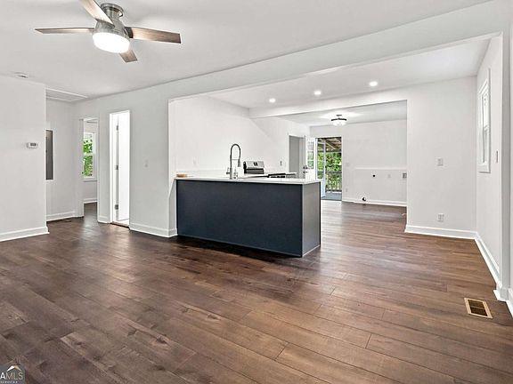 2nd image of 3617 Winland Dr SE