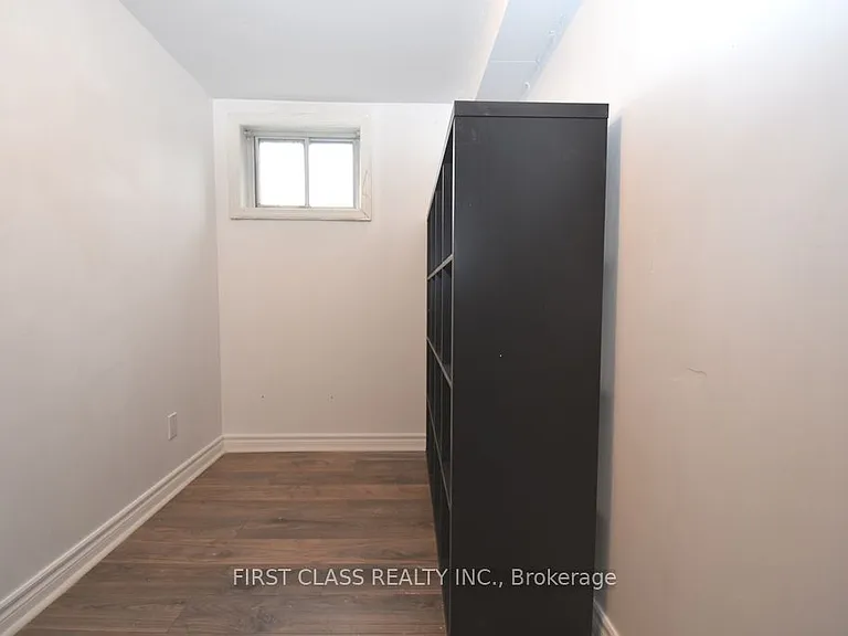 49 Longford Dr #BASEMENT — Photo 12