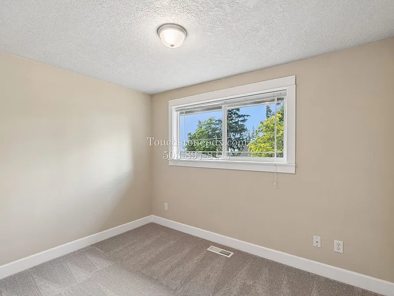2791 Warwick St — Photo 23