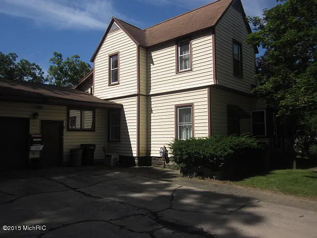 438 W Court St photo 1
