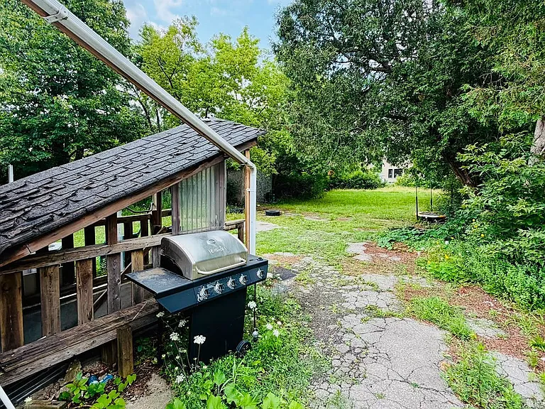 7118 Goreway Dr — Photo 13