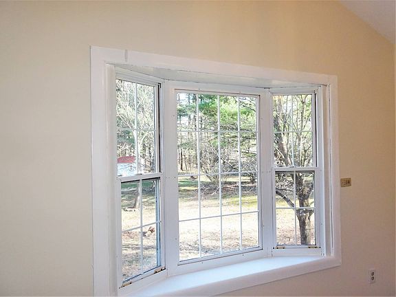 5th image of 20 Hedge Row Ct