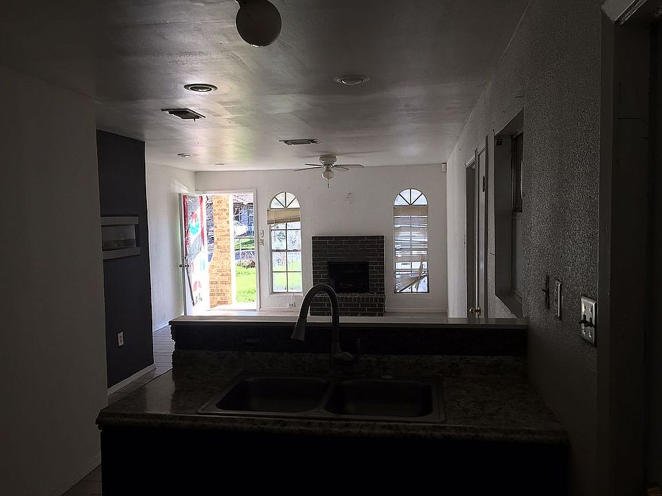1st image of 3015 Hicks Ave