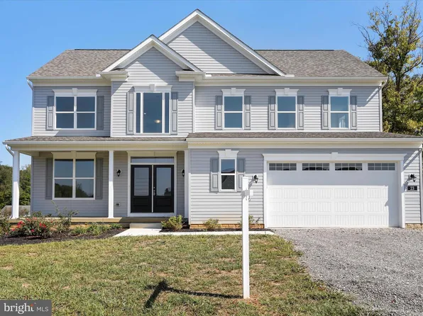 23 Sussex Dr, Falling Waters, WV 25419