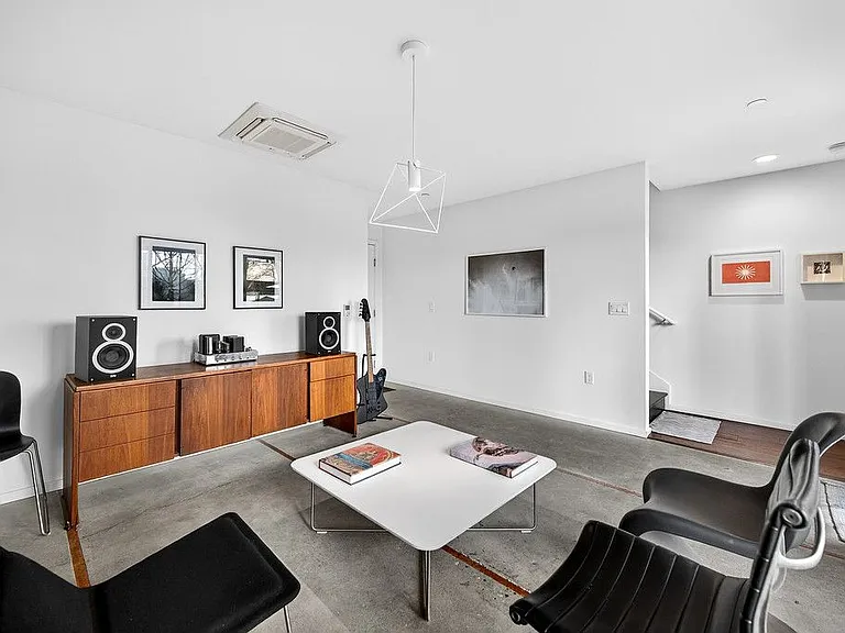 979 Eames Walk — Photo 8