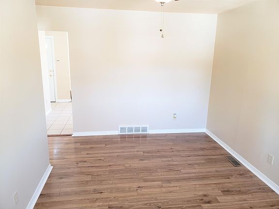 4th image of 833 Elsworth Pl