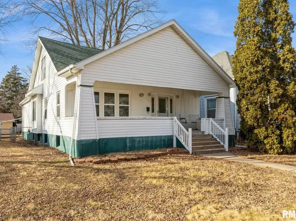 1104 Pershing Blvd, Clinton, IA 52732