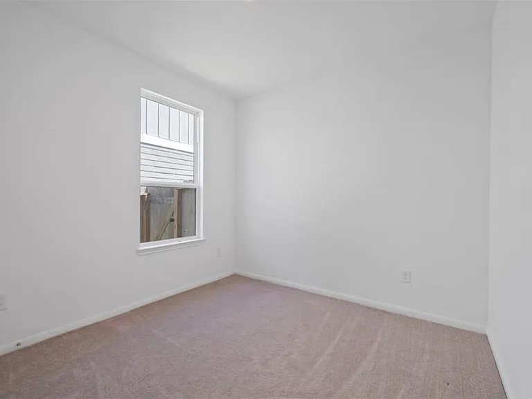 25849 Hedgerow Dr — Photo 11