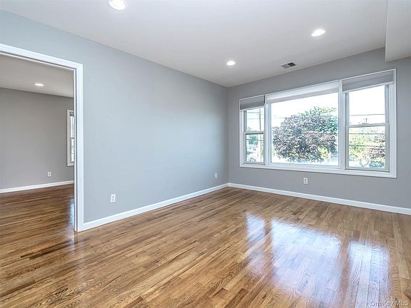 4th image of 11 Shore Rd APT 2