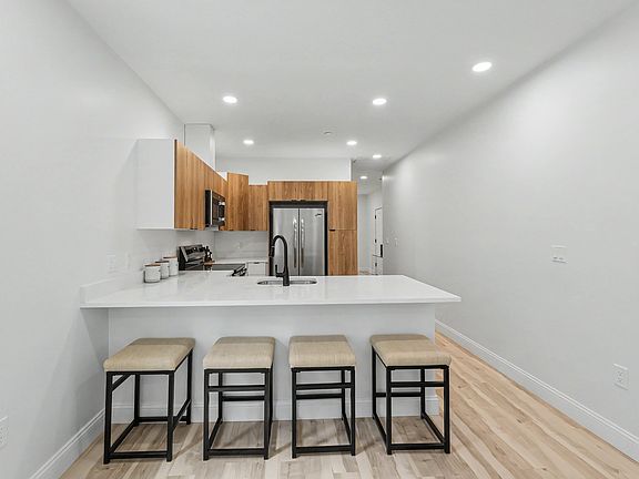 5th image of 73 Portland St #101