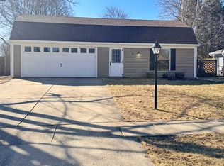 5 Shermead Rd, Montgomery, IL 60538