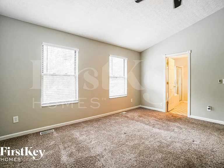 5947 Heritage Farms Dr — Photo 10